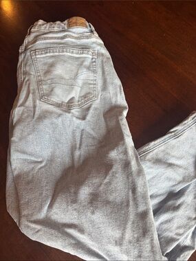 American Eagle Outfitters Light Wash Women’s curvy mom jeans size 4 short
